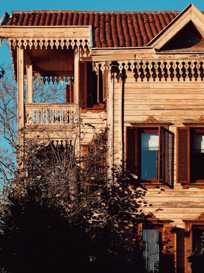 Services A beautifully detailed traditional Ottoman-style wooden house in İstanbul, Türkiye.